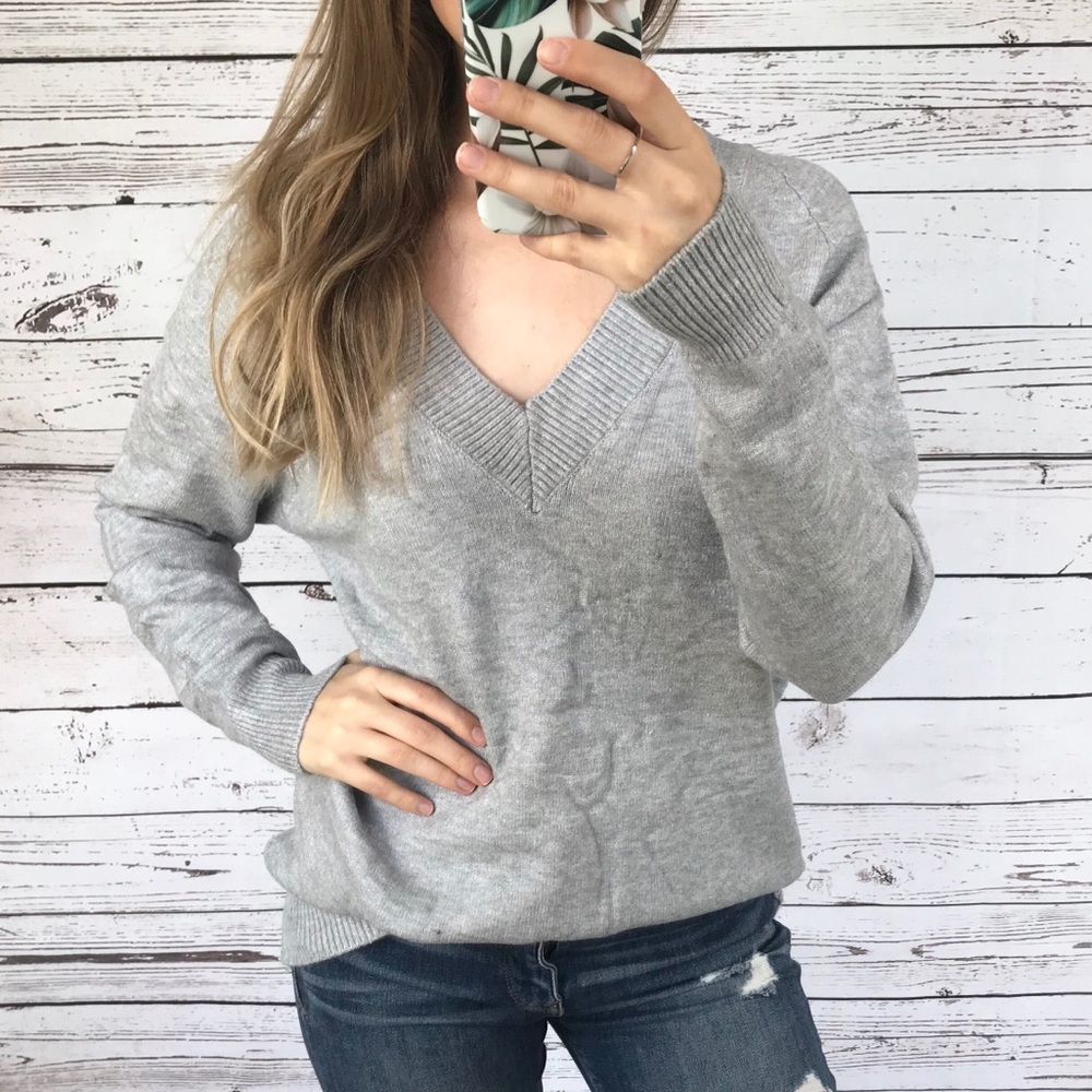 ❗️1 LEFT❗️ Grey Soft Cashmere Knit Sweater - Picture 4 of 8